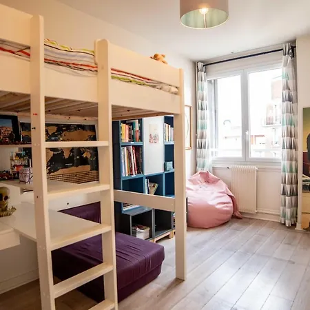 Beautiful Near Buttes Chaumont Apartment
