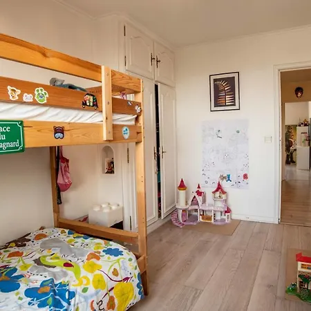 Beautiful Near Buttes Chaumont Apartment