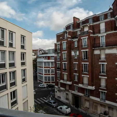 Beautiful Near Buttes Chaumont Apartment